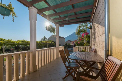 Apartment 3 Maestral Orebic interior and view 2