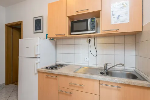 Apartment 8 Maestral Orebic interior and view 3