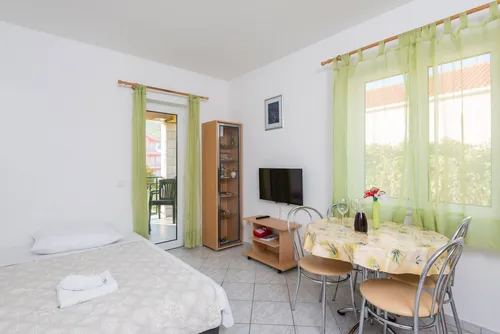 Apartment 5 Maestral Orebic interior and view 3