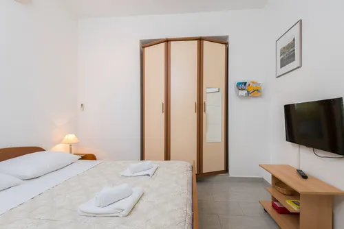 Apartment 2 Maestral Orebic interior and view 4