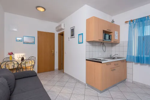 Apartment 7 Maestral Orebic interior and view 6